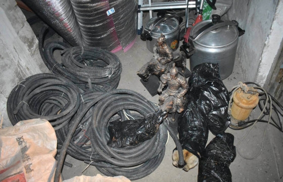 ЗУСЛАНГИЙН БҮСИЙН АЙЛУУДАД ХУУЛЬ БУСААР НЭВТЭРЧ  ЭД ЗҮЙЛ ХУЛГАЙЛСАН ЭТГЭЭДҮҮДИЙГ ИЛРҮҮЛЛЭЭ