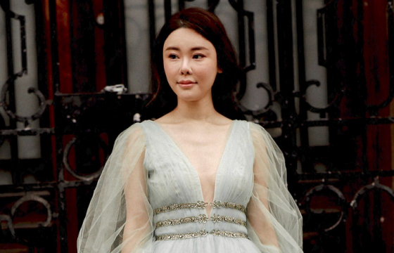 Хонконгийн загвар өмсөгч Эбби Чойг салсан нөхөр нь хөнөөж, цогцсыг нь мөчилсөн байжээ