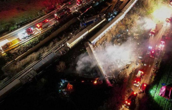 Грекийн галт тэрэгний осолтой холбоотойгоор Зам, тээврийн сайд нь огцорчээ