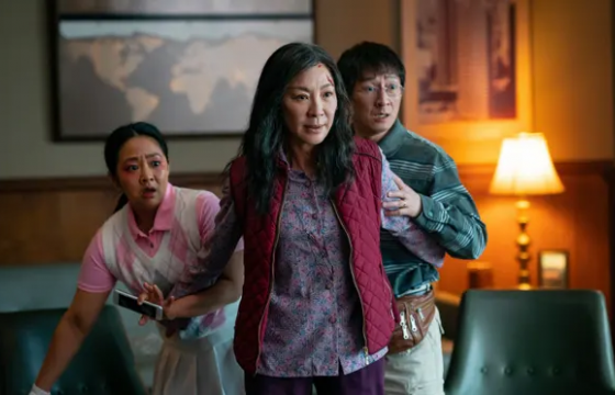 “ОСКАР-2023”: Шилдэг кино шагналыг “Everything Everywhere All at Once” хүртлээ