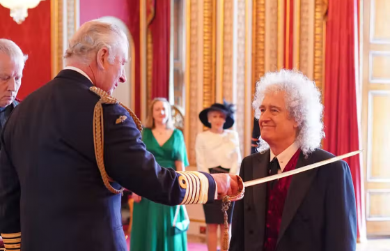 “Queen” хамтлагийн гитарчин Брайан Мэй Эрхэм дээдэс хэргэм хүртжээ