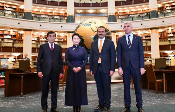 БНТУ-ын Ерөнхийлөгчийн цогцолборын Үндэстний номын санд зочлов