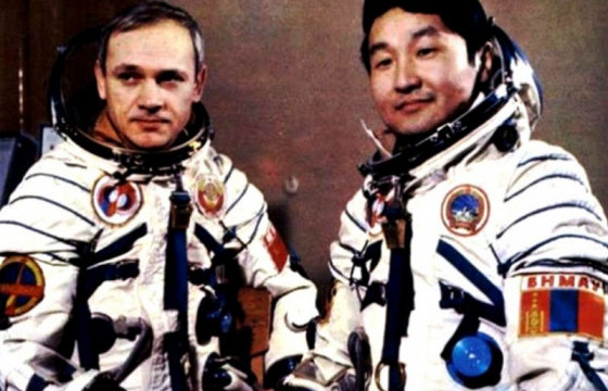 МОНГОЛ ХҮН САНСАРТ НИССЭНИЙ 42 ЖИЛИЙН ОЙН БАЯРЫН МЭНД ХҮРГЭЕ