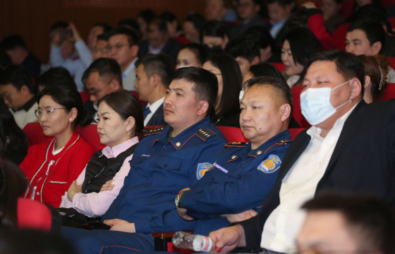 “Стандарт ба хөгжил” үндэсний хөтөлбөрийг нийслэлийн албан хаагчдаар хэлэлцүүллээ
