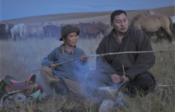 Түнтүүлэй хүүгийн дүрийг бүтээсэн Г.Тэнүүн-Эрдэнэ шилдэг эрэгтэй жүжигний шагнал хүртжээ