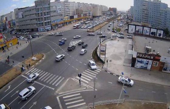 Саппорогийн уулзварын гэмтсэн гэрлэн дохиог засаж, хөдөлгөөнийг үргэлжлүүлжээ