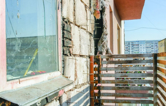 Тагтны аваарын шатанд хөлөө хавчуулсан байсан хүүхдийг аварчээ