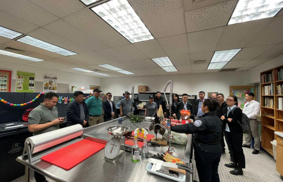 Гаалийн байгууллагын албан хаагчид 