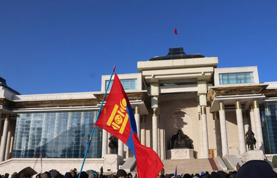 ХУЛГАЙЧ ХУЛГАЙЧАА БАРИАРАЙ ГЭЭД ХЭН НЭГНИЙГ ДУНД НЬ ХЭЛМЭГДҮҮЛЖ БОЛОХГҮЙ