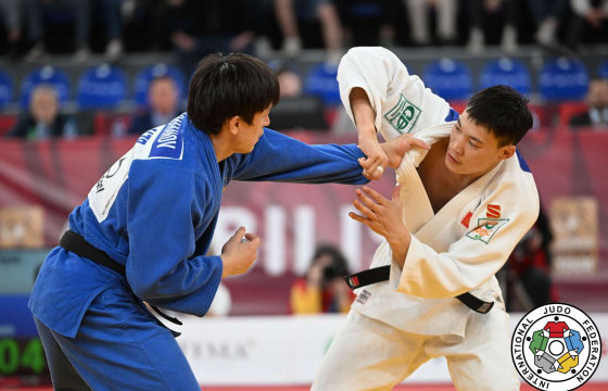 Б.Эрдэнэбаяр эхний ялалтаа авлаа