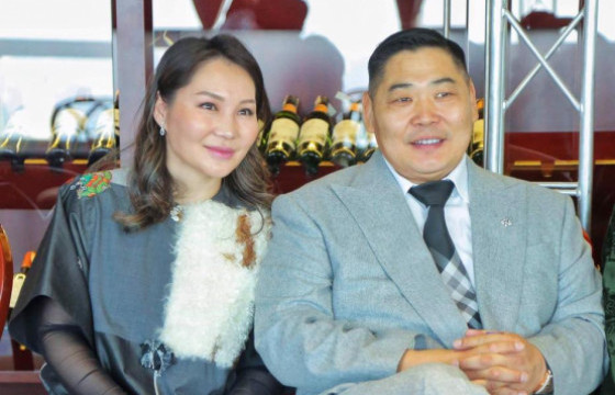 Кёкүшюзан Д.Батбаяр, Т.Баясгалан нар “Грийнхаус” хотхоны спорт заал, орон сууцыг нурааж, 14 давхар оффис барина хэмээн иргэдийг хутгаар айлгажээ