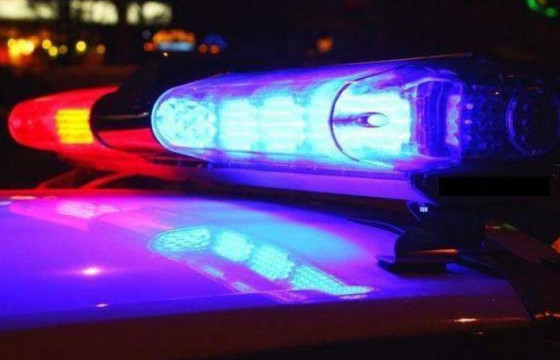 Автомашины бүхээгт хавчуулагдсан иргэнийг эсэн мэнд гаргажээ