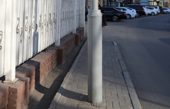 Явган хүний замын зорчих хэсэг дээр байрлаж байгаа гэрлийн шонг шилжүүлж, зорчих хэсгийг чөлөөлнө