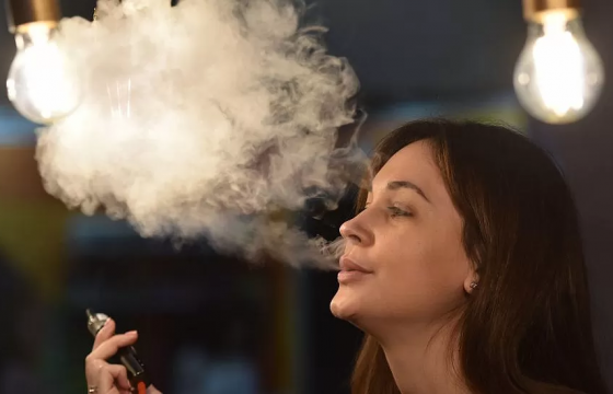 Өсвөр насныхныг гол хэрэглэгчээ болгосон цахилгаан тамхи үйлдвэрлэгч “Juul Labs” 462 сая ам.долларын торгууль төлөхөөр болжээ