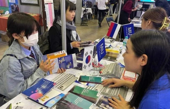 Боловсролын салбарын үзэсгэлэн үргэлжилж байна