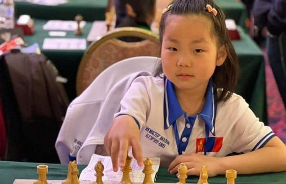 Долоон настай Ц.Гэрэлт-Оюу шатрын дэлхийн аварга боллоо