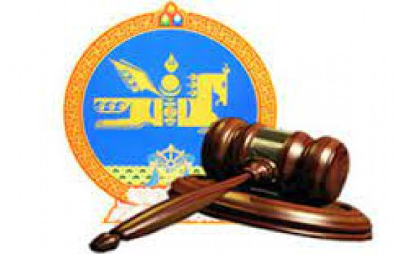 Хуурамч диплом ашиглаж сумын Засаг даргаар ажиллаж байсан А төрд учруулсан дөрвөн сая төгрөгөө буцаан төлөхгүй хэмээн маргажээ