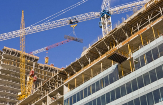 Барилгын цутгалт хийж байсан помпын хоолой хугарч, хүний дээрээс унажээ