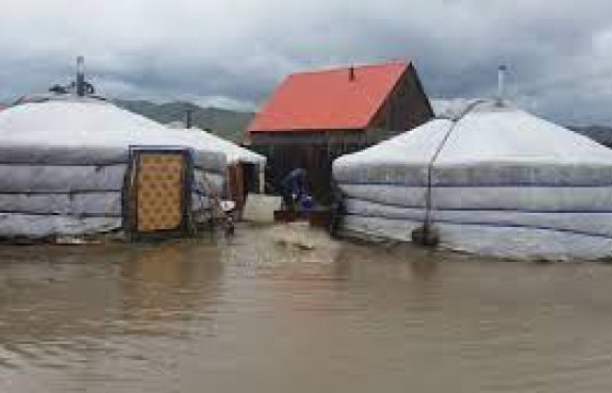 Үерийн улмаас усанд автаж болзошгүй хоёр гэрийг аюулгүй болгожээ