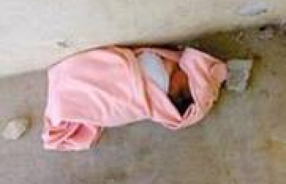 5-7 хоногтой нярай хүүхдээ айлын хашаанд хаяж, зугтсан эмэгтэйг олжээ