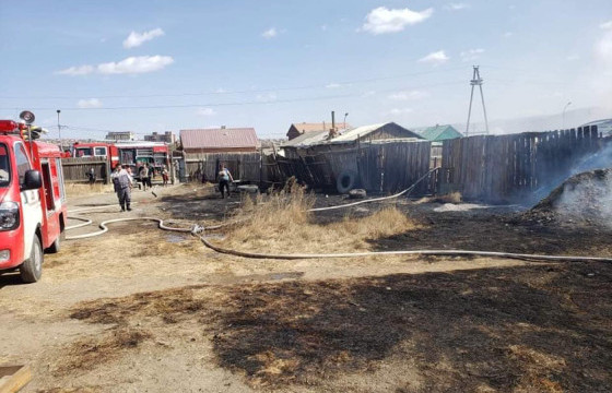 Чингэлтэй дүүрэгт 69 настай эрэгтэй гэртэйгээ шатаж нас баржээ