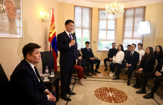 Ерөнхийлөгч У.Хүрэлсүх “Илгээлт-2100” хөтөлбөрийн хүрээнд ИБУИНХУ-д сурч буй оюутнуудтай уулзлаа