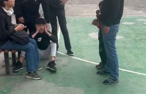 ЦЕГ: Тоглоомын талбайд хүүхдүүдийн биед халдсан эрэгтэйг тогтоон шалгалтын ажиллагаа явуулж байна