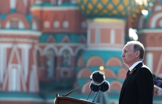 В.Путин Улаан талбайн индэр дээрээс ялалтын баярын парад үзнэ