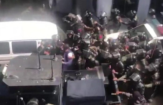 Пакистанд Имран Ханыг баривчилсантай холбоотойгоор эсэргүүцлийн жагсаал өрнөж байна