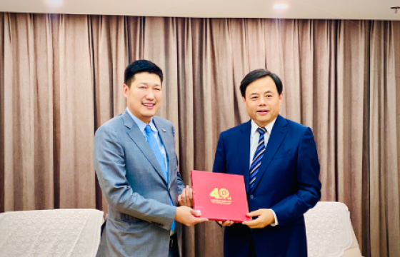 Б.Баттүшиг “Сүүнг Чинг Линг” сангийн төлөөлөгчидтэй уузлаа