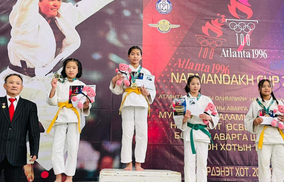 “Гүрү дожо” клубийн бага насны охид олон хотын тэмцээнд түрүүлжээ