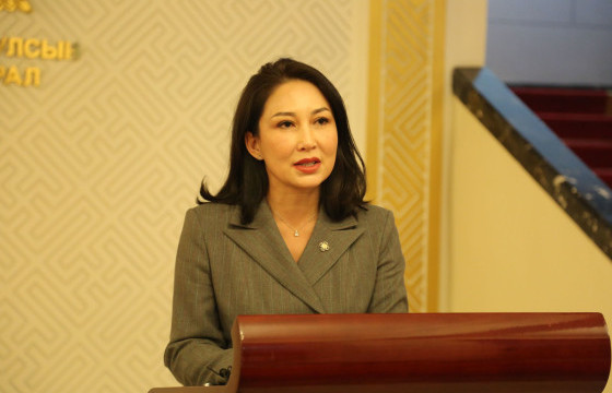 УИХ-ын гишүүн Б.БАЯРСАЙХАН: Орон нутгийн эмнэлэгт зориулалтын ор дутагдалтай байгаа учир бэлэглэсэн