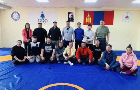 Японы чөлөөт бөхийн багш Монголд иржээ