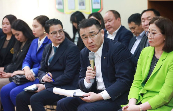 Багш нарт тулгамдаж буй асуудлыг хэлэлцлээ