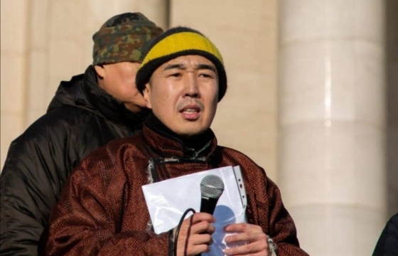 Жүжигчин У.Цогтбаярыг согтууруулах ундааны зүйл хэрэглэсэн үедээ эхнэр, гэр бүлийнхэндээ танхайрсан хэргээр долоо хоног баривчлах шийдвэр гарчээ