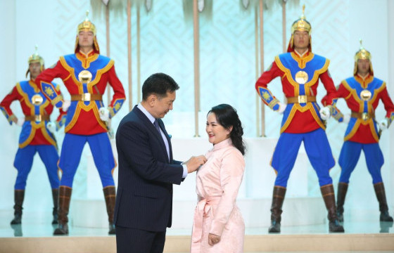 Улсын хэмжээнд энэ жил 10.785 ээжид алдарт эхийн одон олгож байгаагаас 36 орчим насныхан хамгийн их байна