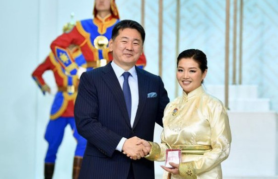 Г.ЧУЛУУНЦЭЦЭГ: Ар талыг минь бат даадаг гэр бүлийнхэндээ баярлалаа