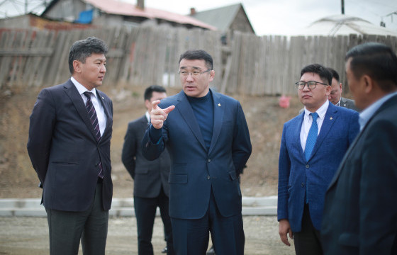 ЦАГААН БАЙРНААС “ХҮЧИТ ШОНХОР” ЗАХ ХҮРТЭЛ АВТО ЗАМ ТАВЬЖ БАЙНА