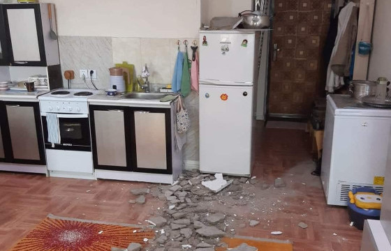 “Эко констракшн” ХХК-ийн мэргэжилтэн: Манай компанийн барьсан “Голден парк” хотхонд амьдардаг айлын дам нуруу нурсан. Ашиглалтад ороод гурваас дээш жил болсон учир асуудлыг СӨХ нь хариуцна