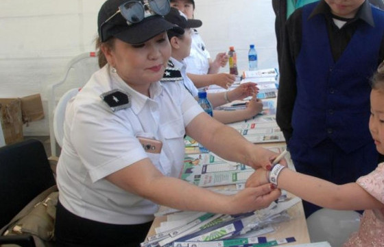 Хүүхэд эрсдэлд өртөхөөс сэргийлж 10 мянган бугуйвч тараана