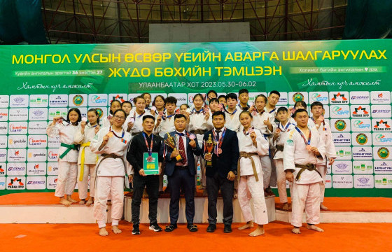 Багийн барилдаанд Эрдэнэтийн баг хүрэл медаль хүртэв