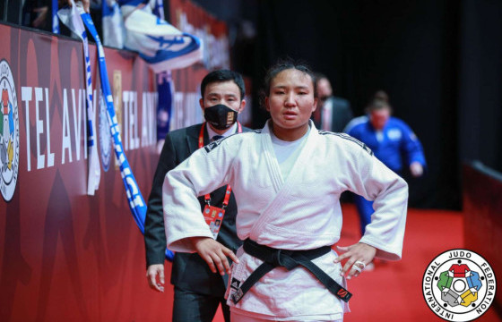 А.Адъяасүрэн Узбекистаны бөхийг ялж шөвгийн найм руу орлоо