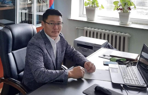 Сэлэнгэ аймгийн Мандал сумын Засаг даргын орлогч Л.Мөнхбат БНСУ-д орчуулагч эмэгтэйгээ хүчирхийлж, баривчлагджээ 