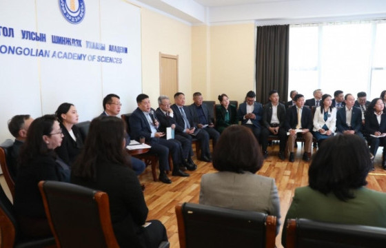 Ерөнхий сайд шинжлэх ухааны салбарынхантай уулзаж байна