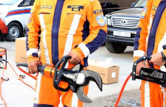 Орны төмөрт толгойгоо гацаасан хүүхдийг тэлэгч ашиглан аварчээ