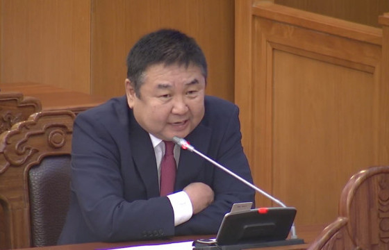 Д.ГАНБАТ: МАН-ЫН ДАРГА НАР БҮГД ХҮЙСЭЭ СОЛИУЛААД ИРНЭ ДЭЭ