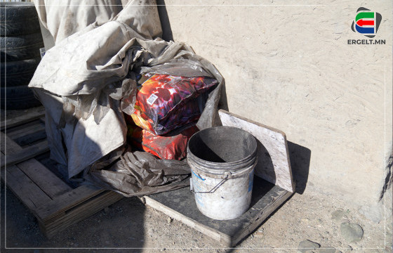 ТӨГСӨЛТИЙН БАЯРАА ТЭМДЭГЛЭЭД ГЭРТЭЭ ИРСЭН ТАВАН НАСТАЙ ХҮҮ ААВ, ЭЭЖИЙНХЭЭ ХАМТ УГААРТАЖ, НАС БАРЖЭЭ