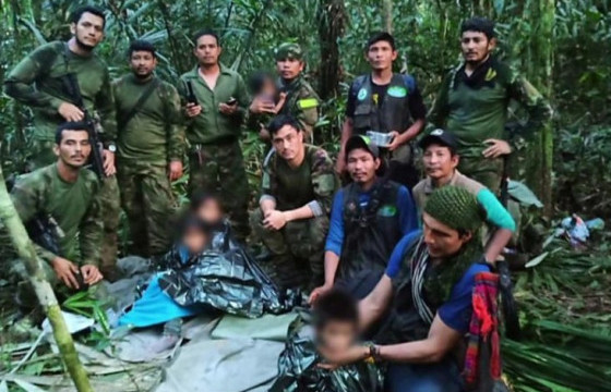 Амазоны онгоцны ослоос амьд үлдэж, ширэнгэд 40 хоног амьдарсан дөрвөн хүүхдийг олжээ