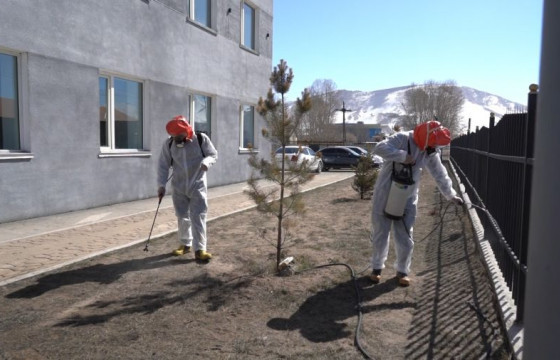 Нийтийн эзэмшлийн бохирдол ихтэй талбайд халдваргүйтгэл хийхийн өмнө болон дараа хөрсний шинжилгээ авч байна
