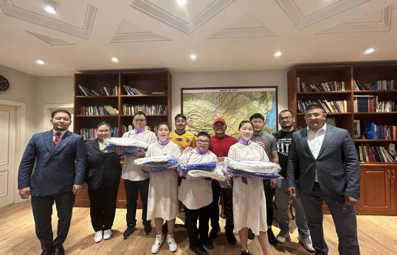 МЖБХ-ны ерөнхийлөгч Б.Баттулга тусгай олимпын жүдочдод бэлэг өгөв